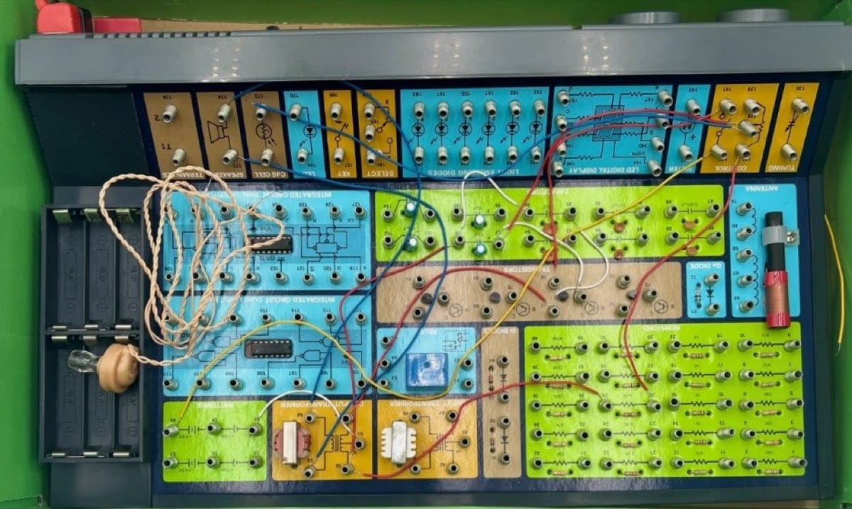 The 200 in 1 board from above, battery holder and all