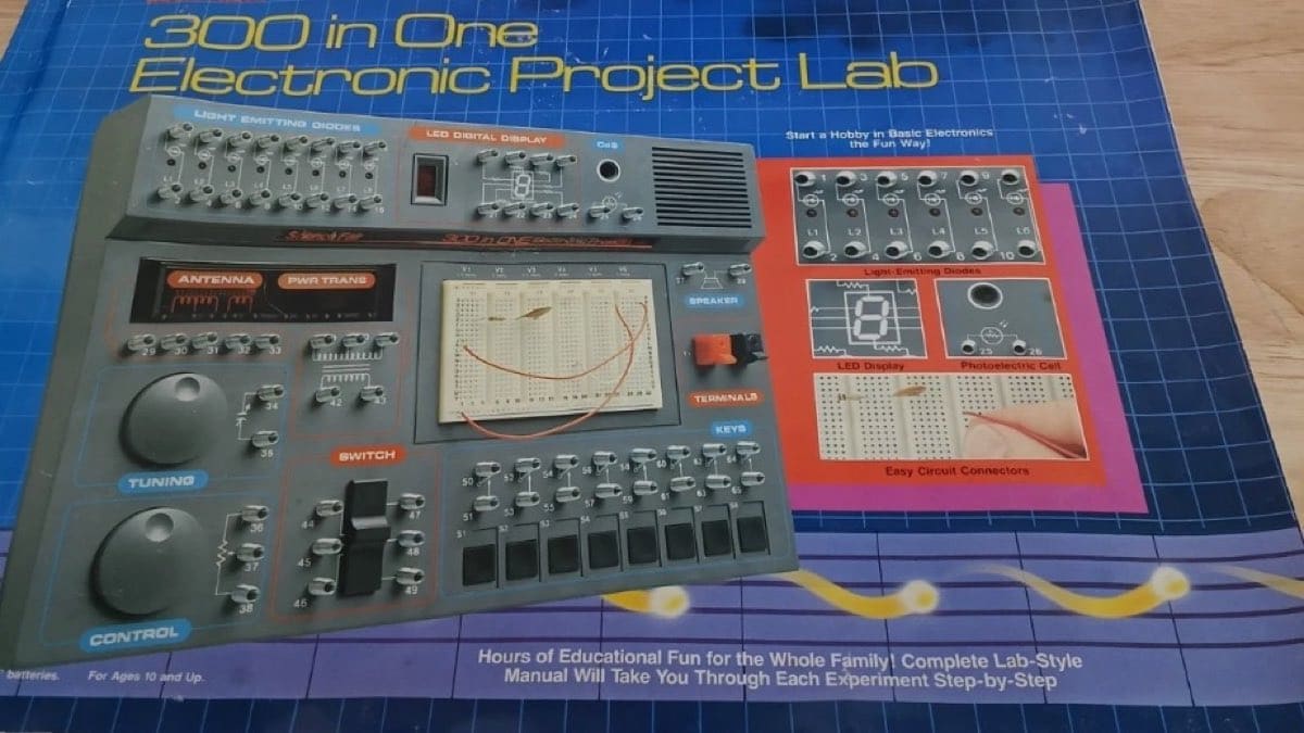 300 in One Electronic Project Lab, box art