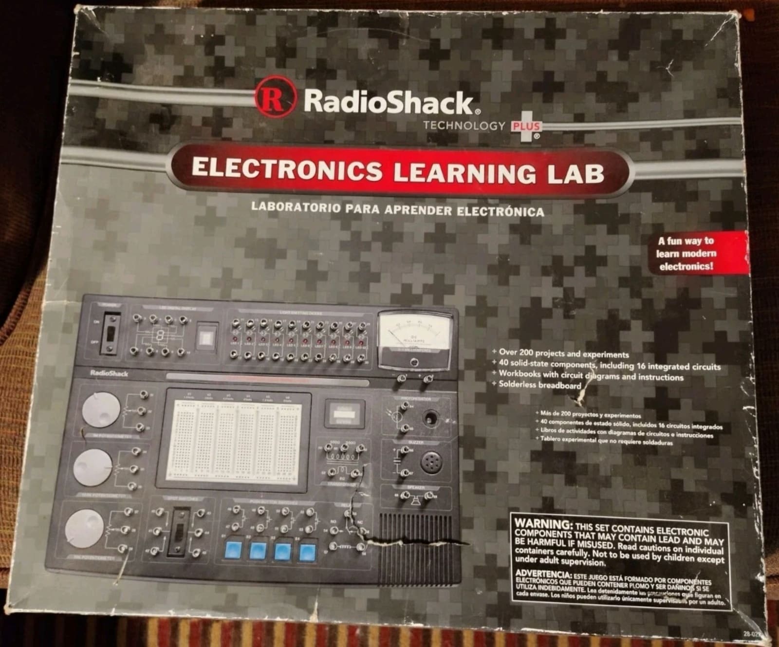 Electronics Learning Lab box art: "Over 200 projects and experiments", in English and Spanish